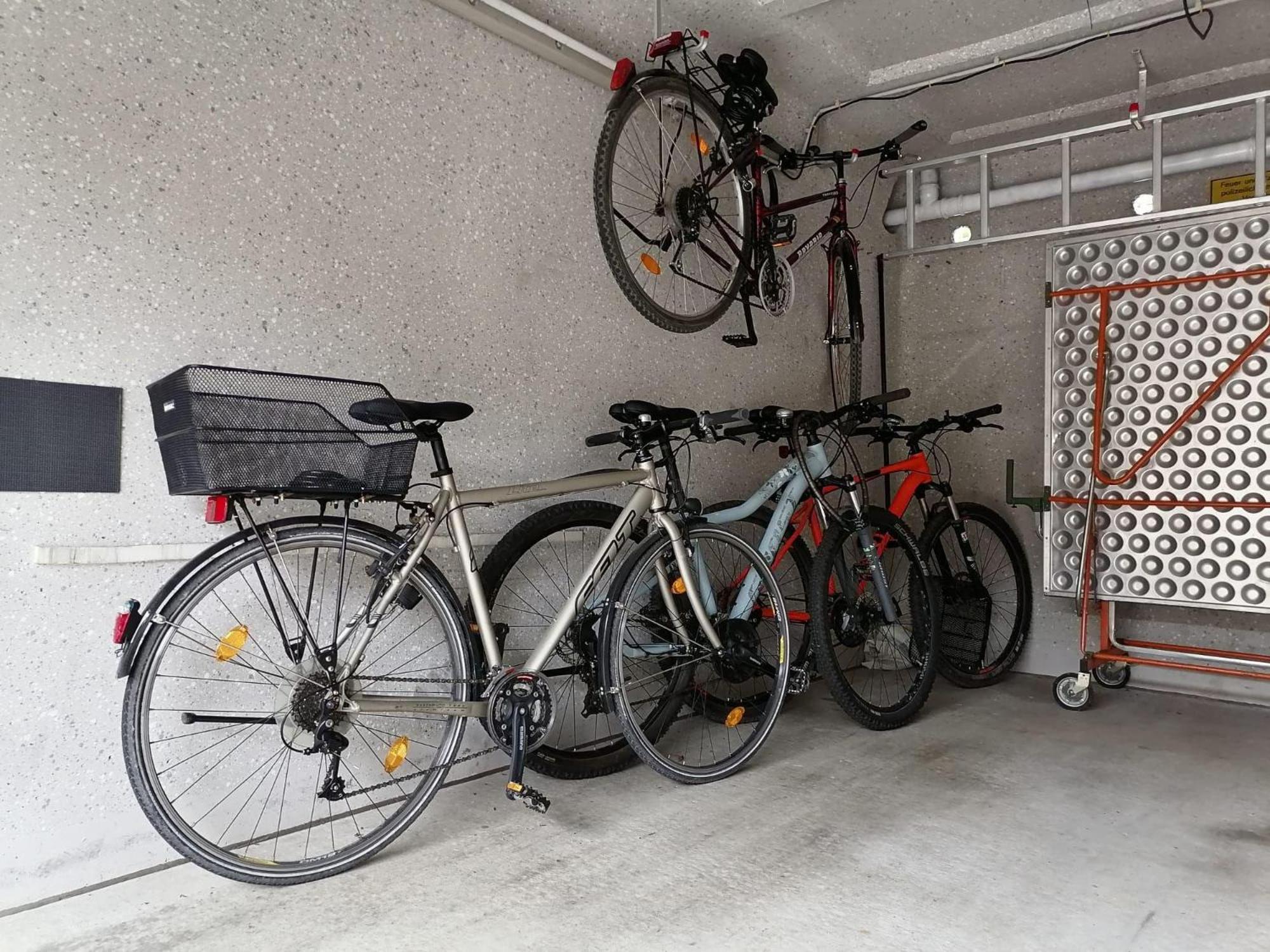 Elegant-Terraced-House-With-Bikes-Near-The-Lake-Children-At-Least-6-A-Old Starnberg Exterior foto